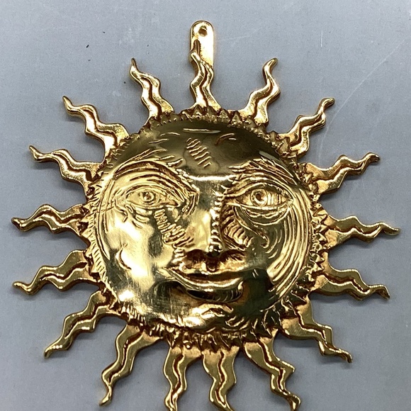 Large Smiling Sun Face Pendant MMA Metropolitan Museum Of Art 3,5 Inches Golden - Picture 1 of 9